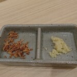 Ginza Kagari Otemachi Ten - 薬味のフライドオニオンと生姜