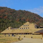 La Collina - これが「草屋根」。メインの建物です