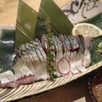 Ika Sushi Dining Sensuke Omiya Higashiguchi Honten - 活サバ活造り(半身)。ヤバいヤバすぎる！絶品です★★★ゴマだれも合うし、わさび醤油も良い♪
                        にしても綺麗に皮ひきするな～素晴らしい腕！