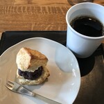 HOLT COFFEE AND TREATS - 可愛い女性オーナーのお店って思わないほど、シンプルに盛り付けられるのが「粋」です♪（２０１９．１２．２３）