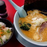 Yamaoka Ya Ooguchi Ten - 特製味噌ラーメン(770円税込)、玉子かけご飯(240円税込)