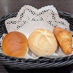 バロン - [料理] パン ３種 全景♪Ｗ