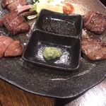 もつ料理　京山 - プレミアム牛タン焼き　¥2980