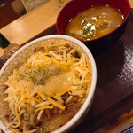 Sukiya Hachioji Minamino Ekimae Ten - とろ～り3種のチーズ牛丼(特盛)、とん汁