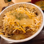 Sukiya Hachioji Minamino Ekimae Ten - とろ～り3種のチーズ牛丼(特盛)