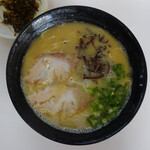 Kaho Ramen Hon Ten - 豚骨ラーメン600円