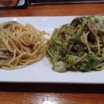 Trattoria Ammazza - 左が「柚子の白ボロネーゼ」、右が「小松菜ペーストと牛筋肉と野菜」