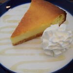 PLUS CAFE inspired by Double Tall Daisen Oomagari Ten - 自家製チーズケーキ。毎回頂いてます(^_^;)