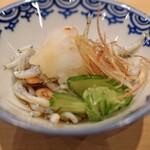 つづき - お通し　その１　　琵琶湖の氷魚の釜揚げ　大根おろし和え