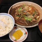 三松会館 - 肉野菜炒め定食