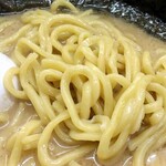 横崎家 - 麺はツルツルして弾力がありました。