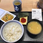 Yoshinoya Koshukaido Fuchu Shiraitodai Ten - 納豆定食371円