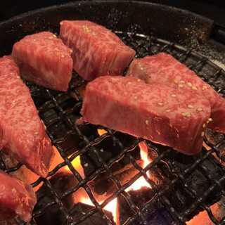 炭火だからこその美味しさ◎上質な焼肉を、ここ”Sachi”で