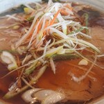 ろぢうら食堂 - 魚介系ラーメン(正油)780円(税込)