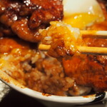 Drive-in Ito Buta-don Meijin Shinchitosekuko Ten - 肉盛り とろ～り温泉たまご豚丼（ご飯を温泉たまごに絡めて食べる）