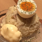 Hakata Chosuke Nakameguro Ten - ポテトサラダ。オヤジキラーのマヨネーズ。コイツはウンマイ。卵は茨城弁がかっさらいます