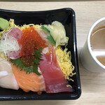 Oishii Maguro Ya Totsuka Ten - 海鮮丼 580円 あら汁100円