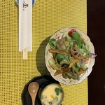 坂本屋 - まずは茶碗蒸しとサラダ