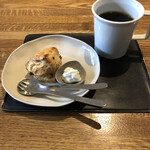 HOLT COFFEE AND TREATS - 