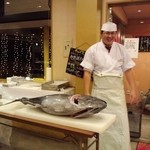 Kaiten Zushi Heishiro Nakama Ten - 店員さんがさばいてくれます