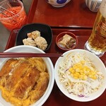 Naka U Sendai Kokubucho Ten - カツ丼(並)　サラダ(ゴマドレ)　唐揚げ(3個)　キリン一番搾り