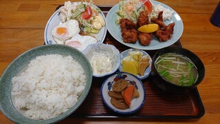 Hinode - 唐揚げ定食ご飯大盛りと目玉焼き単品