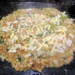 Monja Ya Hanzu Mae Ten - 生地がグツグツしてきたらかき混ぜて出来上がり