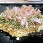 Monja Ya Hanzu Mae Ten - ハフハフしながら食べると、 柔らかい生地に甘めのソースが絡んでメッチャうまい