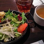 LOBOS Ginza - サラダとコンソメスープとウーロン茶