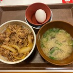 Sukiya Kadoma Chuo Ten - すき家 門真中央店の牛丼しじみ汁たまごセット