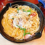 Taverna　Pollone - ランチの焼きカルボナーラ。テーブルに添えてあったペペロンチーノオイルがとっても美味しかったです❤️