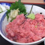 鈴木水産 - 鮪中落ち丼