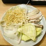 Shunsai Shabu Ju Yume Taun Hatsukaichi - ランチ食べ放題の野菜と麺