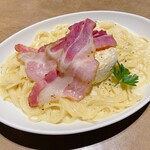 Jolly Pasta Kurihama Ten - 焼きカマンベールとグリルベーコンのカルボナーラ