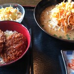 くるまやラーメン - カツ丼セット、ラーメンはネギ味噌ラーメンをセレクトしました。