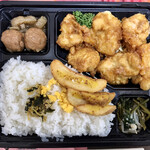 カラフル - チキン南蛮弁当…680円／大人用、500円／子供用※写真は、漬物と梅干し抜き仕様のお弁当です。