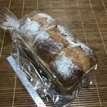 Hasuda Sei Pan - 白い粉状は「カビ」ではないです。