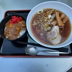 ROYAL Komayori Parking Area Ten - 醤油ラーメンとミニカレー丼セット　970円