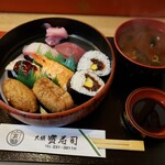 Osu Takara Zushi - 取合せ寿司　750円