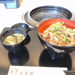 Yakiniku Oshokujidokoro Sanyoji - 牛カルビ丼、味噌汁セット