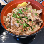 Yakiniku Oshokujidokoro Sanyoji - カルビ丼、ご飯の量にビックリ