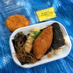 Hokka Hokka Tei Ootake Ten - のり弁当のご飯大盛りとコロッケ