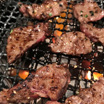 炭火焼肉のバクロ - 昼間っからビール片手に火入れ。妻は待ちきれなくイライラしていました。