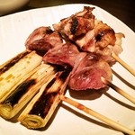 Sumibi Kushiyaki Dining Fukuro - とりあえずセットの三品（ねぎ、ハツ、モモ）