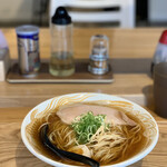 新旬屋 - 煮干中華蕎麦　醤油590円