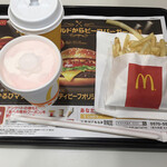 McDonald's Higashifushimiekimaeten - ホットコーヒーとマックシェイクストロベリー味とポテトのS