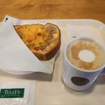 TULLY’S COFFEE Gurinado Nagayama Ten - 490円からのモーニングメニューから厚切りトーストツナチェダーウォルナッツ単品350円セット560円にホットカフェラテ＋30円(税抜き:以下同)