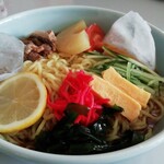 Kiyono-ya Shokudo - 冷やしラーメン(醤油)650円+大盛150円税込み
                        レモンを絞ってかけると爽やか