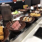 串串香 回転火鍋 - 回転している具