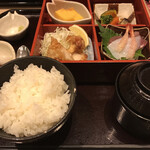 Ohitsu Gohan Shirokujichu Reikutown Koshigaya Ten - 唐揚げ刺身弁当946円